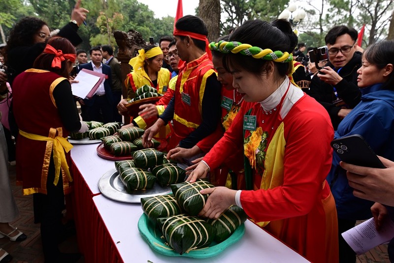 Về Côn Sơn, xem hội thi bánh chưng, bánh giầy năm 2025 - Hình 6 Ve Con Son, xem hoi thi banh chung, banh giay nam 2025-Hinh-6