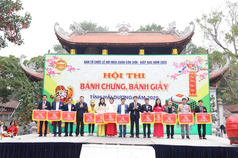 Ve Con Son, xem hoi thi banh chung, banh giay nam 2025