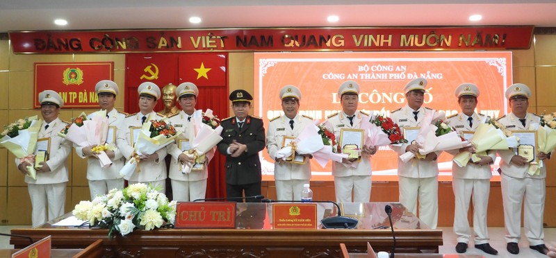 15 trưởng, phó phòng Công an Đà Nẵng nghỉ hưu trước tuổi - Hình 2 15 truong, pho phong Cong an Da Nang nghi huu truoc tuoi-Hinh-2