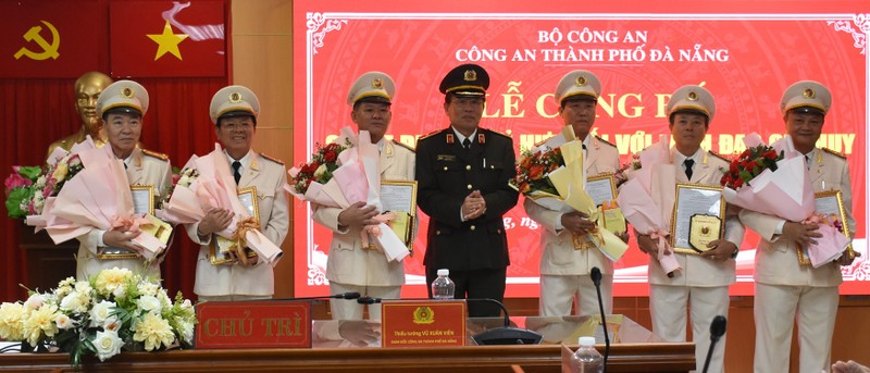 15 trưởng, phó phòng Công an Đà Nẵng nghỉ hưu trước tuổi 15 truong, pho phong Cong an Da Nang nghi huu truoc tuoi