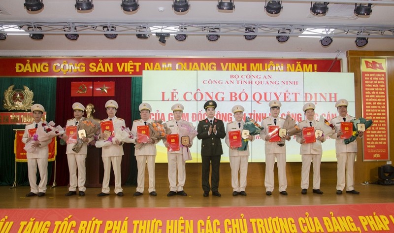 Loạt cán bộ công an các tỉnh, thành xin nghỉ hưu trước tuổi - Hình 12 Loat can bo cong an cac tinh, thanh xin nghi huu truoc tuoi-Hinh-12