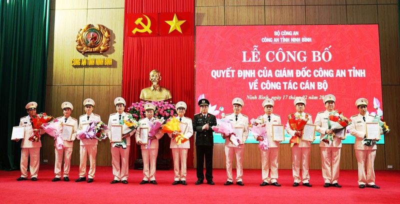 Loạt cán bộ công an các tỉnh, thành xin nghỉ hưu trước tuổi - Hình 5 Loat can bo cong an cac tinh, thanh xin nghi huu truoc tuoi-Hinh-5
