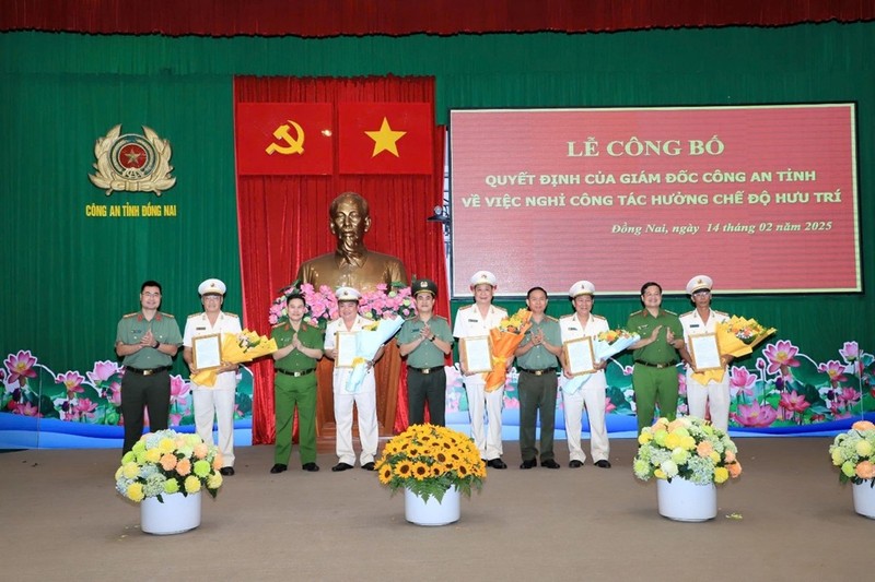 Loạt cán bộ công an các tỉnh, thành xin nghỉ hưu trước tuổi - Hình 9 Loat can bo cong an cac tinh, thanh xin nghi huu truoc tuoi-Hinh-9