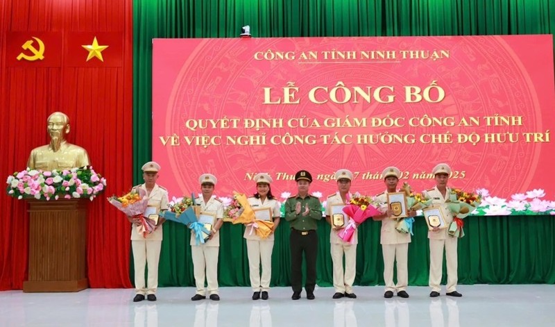 Loạt cán bộ công an các tỉnh, thành xin nghỉ hưu trước tuổi - Hình 3 Loat can bo cong an cac tinh, thanh xin nghi huu truoc tuoi-Hinh-3