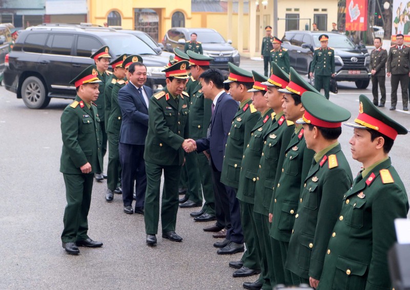 Dai tuong Phan Van Giang lam viec voi Ban Thuong vu Tinh uy Hai Duong-Hinh-4