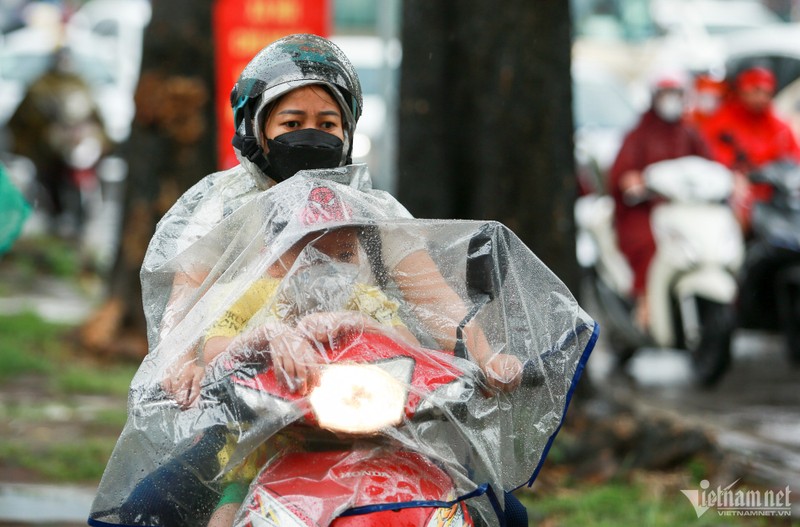 Thoi tiet Ha Noi 7/6: Mua rao kem giong, dan xen nang cuong do yeu