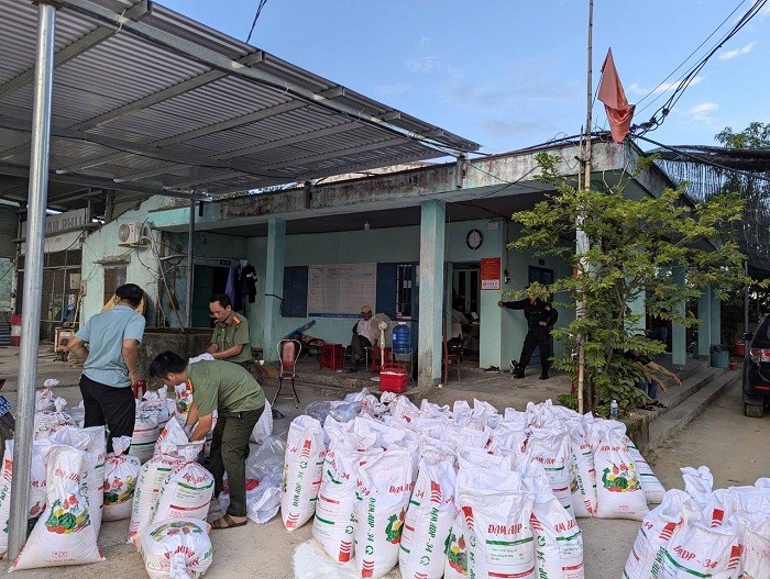 Quang Nam: Bat giam nhieu doi tuong mua ban, tang tru vat lieu no-Hinh-2