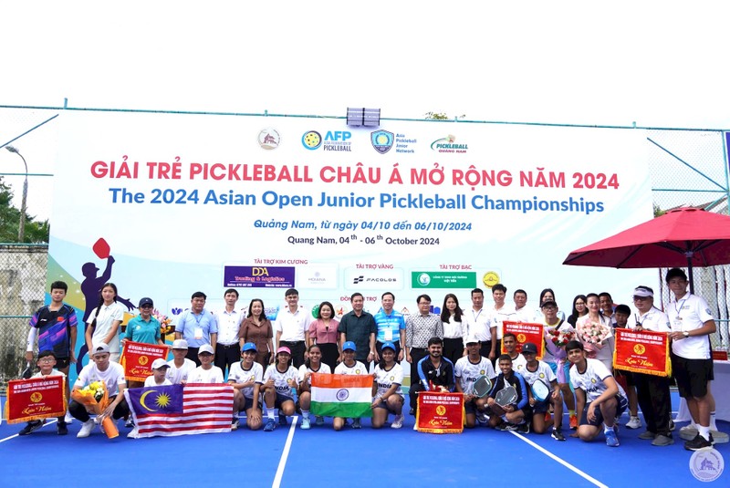 Pickleball Chau A mo rong: Nam sinh Quang Nam gianh 3 huy chuong