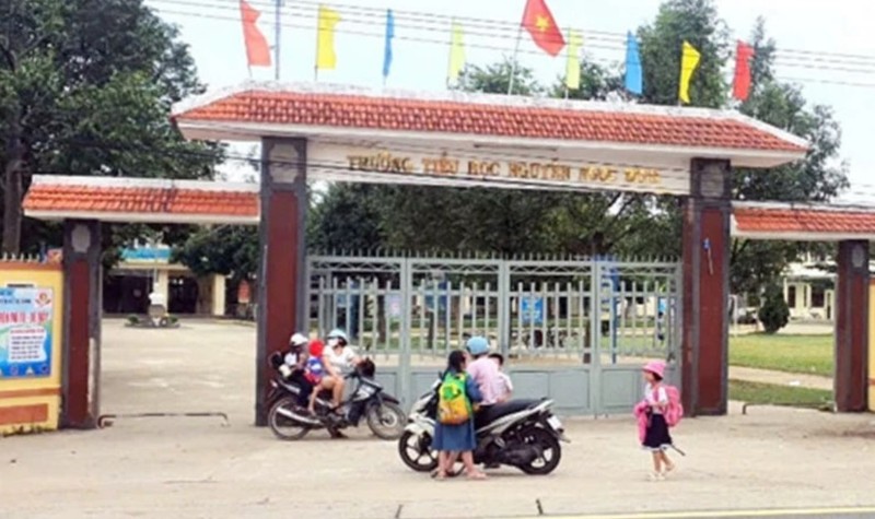 Quang Nam: 15 hoc sinh nhap vien sau khi an sua chua