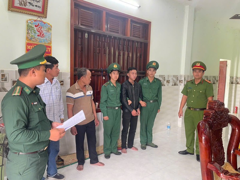 Da Nang: Bat giu doi tuong chia nho ma tuy cat giau nhieu noi-Hinh-3