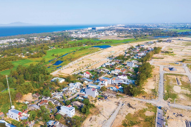 Quang Nam phe binh 12 dia phuong cham de nghi sua bang gia dat