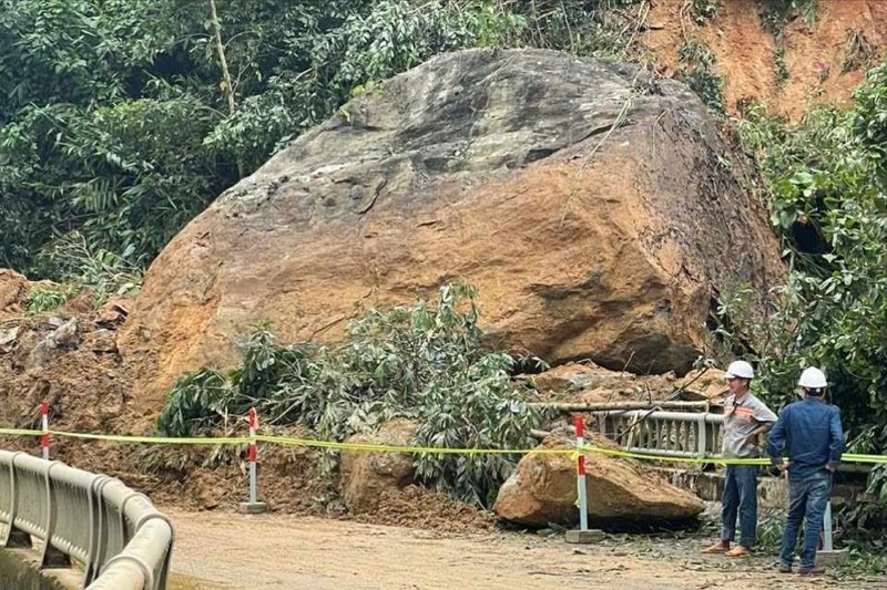 Tang da mo coi khong lo do xuong lam lech mat cau DakMi 1