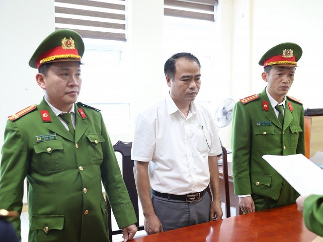 Ha Tinh: Bat giam doc doanh nghiep ky khong, tham o 1,7 ty