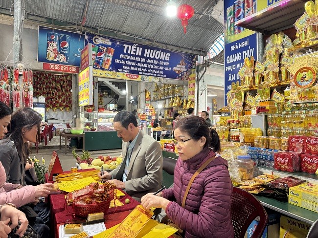 Den Cho Cui tho Quan Hoang Muoi o Ha Tinh, chon linh thieng tim ve-Hinh-3