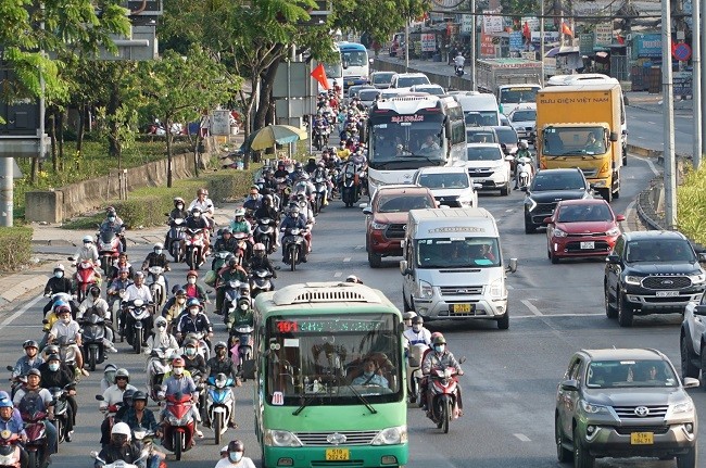 Dong xe do ve thanh pho sau 5 ngay nghi le khong bi un tac-Hinh-5