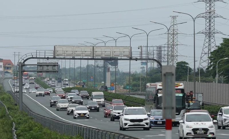 Dong xe do ve thanh pho sau 5 ngay nghi le khong bi un tac