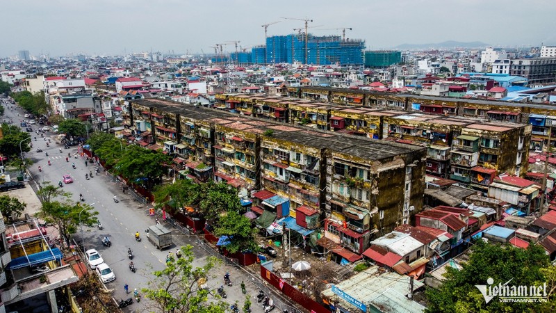 “Toat mo hoi” truoc toa chung cu cu bi nghieng, lun o Hai Phong