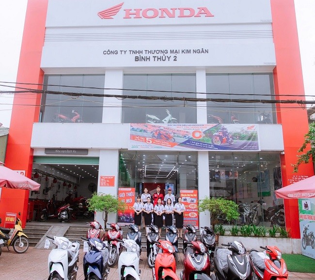 Honda Binh Thuy tri an khach hang “rinh qua don Noel, chao xuan 2025”