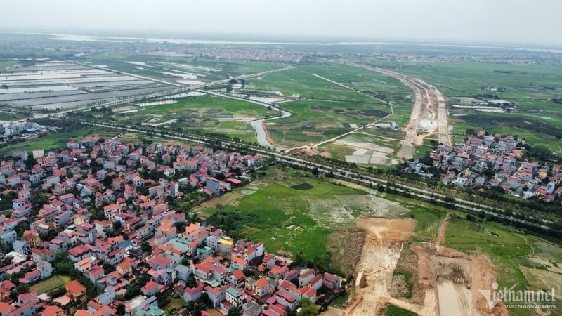 Nha dau tu ban khoan co nen mua dat dau gia vao cuoi nam