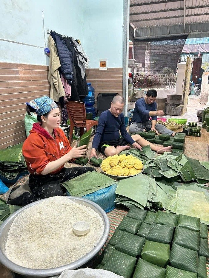 Lang nghe banh chung lon nhat Nghe An hoi ha vao vu Tet