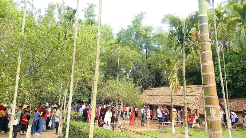 Nghệ An đón hơn 1,17 triệu lượt khách trong dịp nghỉ lễ - Hình 2 Nghe An don hon 1,17 trieu luot khach trong dip nghi le-Hinh-2