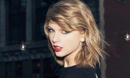 Taylor Swift mua bao hiem hon 850 ty dong cho doi chan