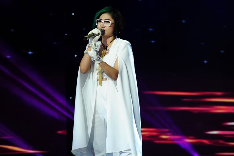 My Tam tu nhan vo duyen tren ghe nong The Voice 12