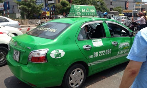 Taxi Mai Linh dam CSGT, dan nem da moi chiu dung