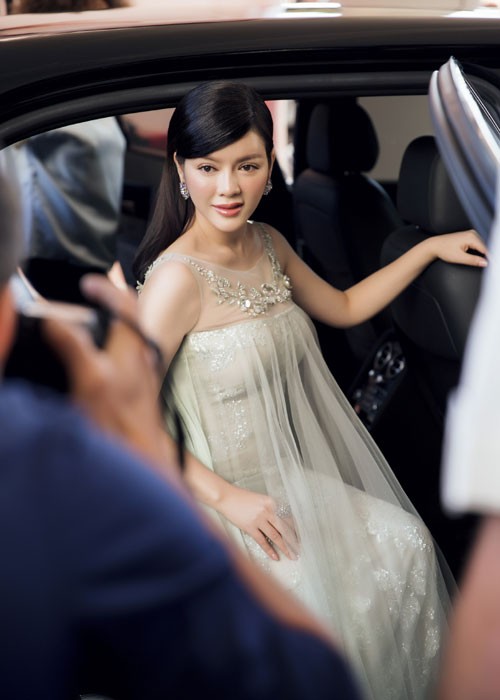 Ly Nha Ky co nguoi chinh vay tren tham do Cannes-Hinh-7