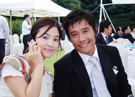 Tinh cu Song Hye Kyo dua con trai toi Da Nang du lich-Hinh-2