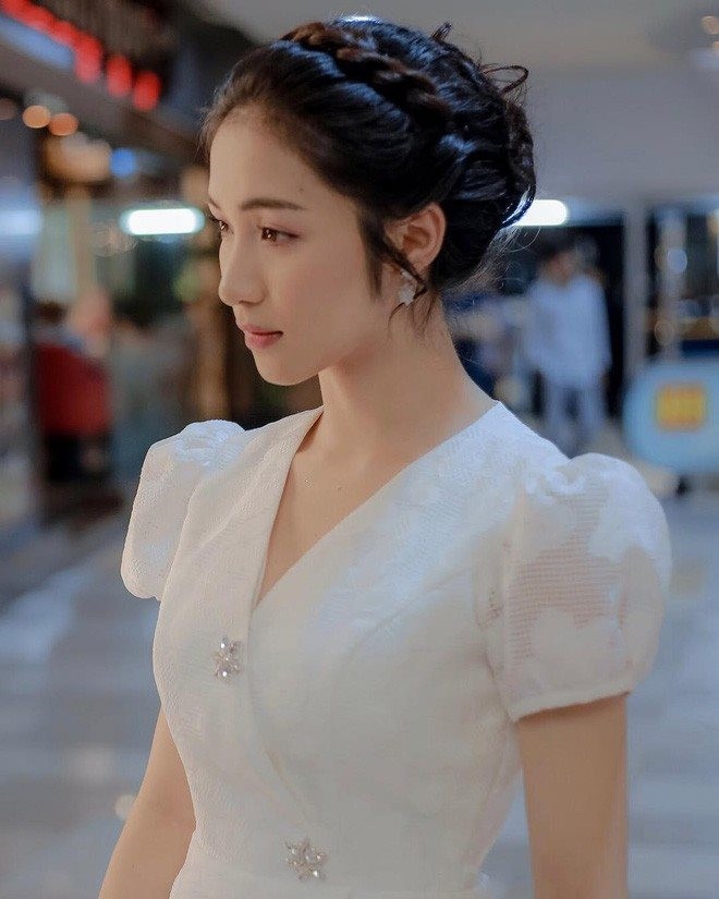 Marry Blog  Khám phá bí mật xa xỉ đằng sau chiếc váy cưới của Song Hye Kyo