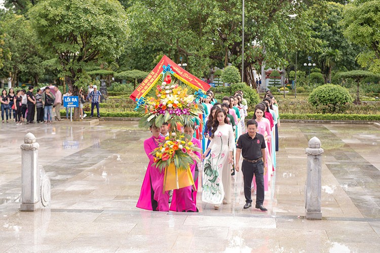 Thi sinh Hoa hau Viet Nam dien ao dai nen na ve tham que Bac-Hinh-3