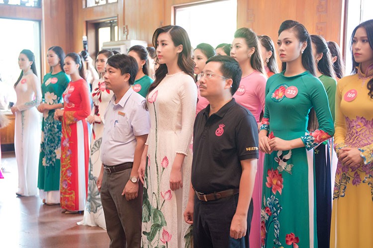 Thi sinh Hoa hau Viet Nam dien ao dai nen na ve tham que Bac-Hinh-4