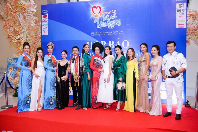 A hau Trinh Kim Chi khoe nhan sac man ma voi ao dai do ruc-Hinh-10