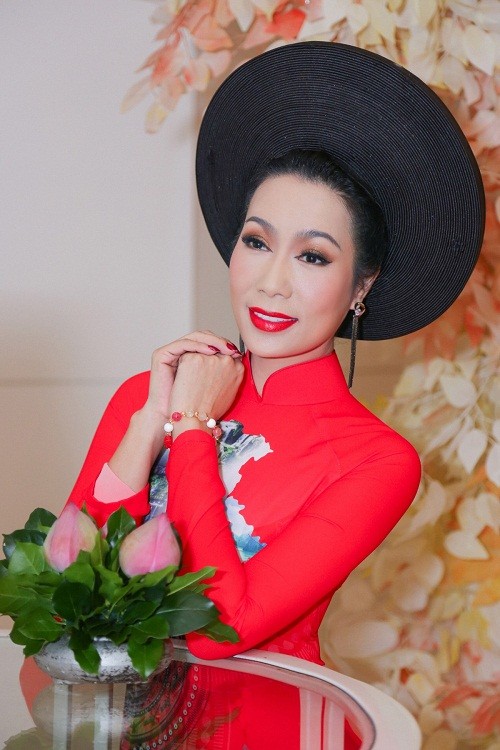 A hau Trinh Kim Chi khoe nhan sac man ma voi ao dai do ruc-Hinh-6