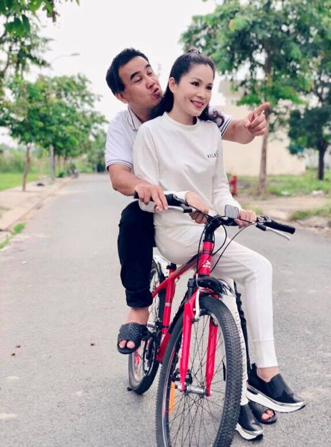 Quyen Linh khoe anh hanh phuc ben vo dai gia sau 13 nam cuoi-Hinh-2