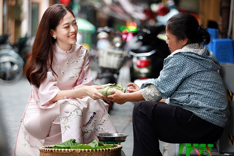 A hau Bui Phuong Nga tat bat chuan bi len duong thi quoc te-Hinh-9