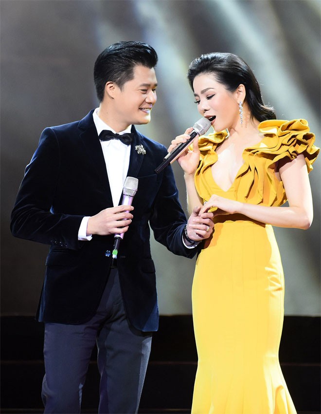 Le Quyen hat sung ben Tuan Hung sau on ao thao sun mui-Hinh-9