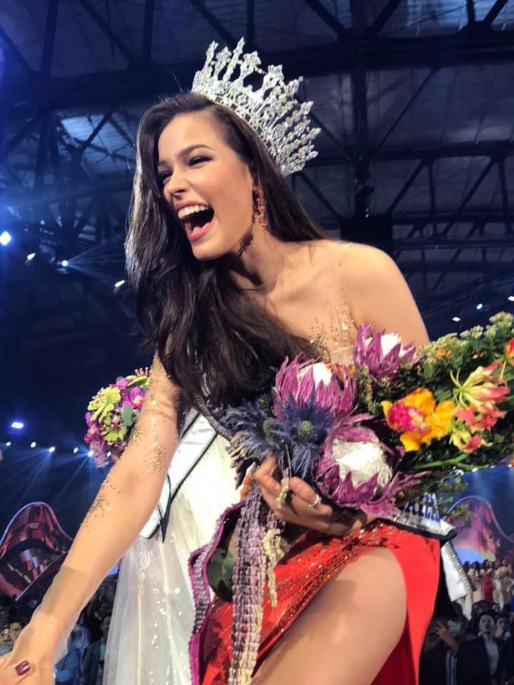 Soi tai, sac doi thu dang gom cua Hoang Thuy tai Miss Universe 2019-Hinh-4