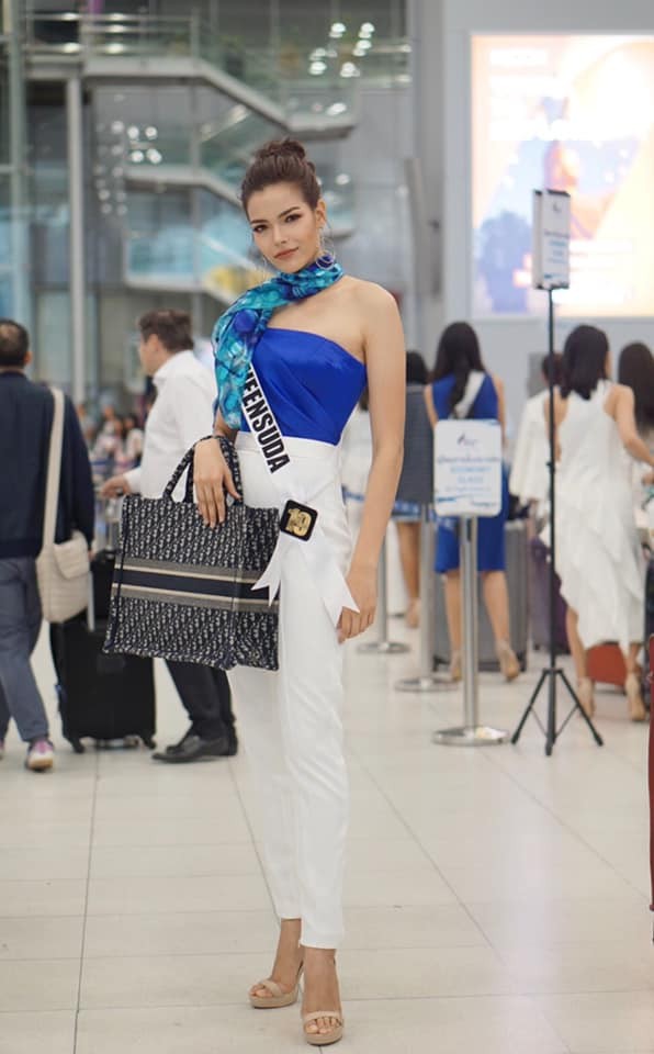 Soi tai, sac doi thu dang gom cua Hoang Thuy tai Miss Universe 2019-Hinh-6