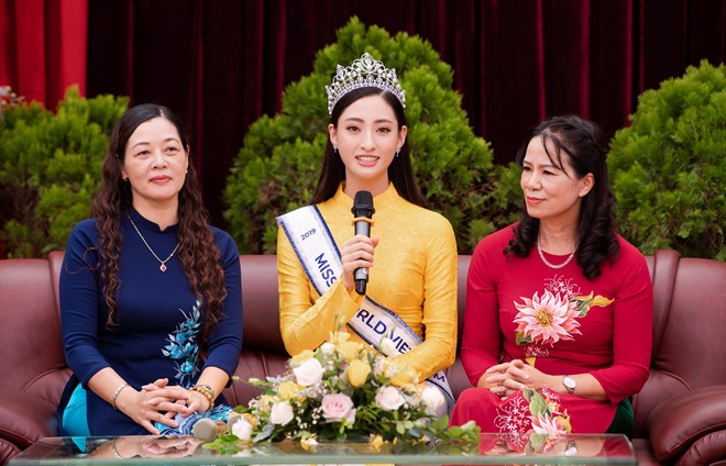 Hoa hau Luong Thuy Linh dien ao dai ve Cao Bang sau dang quang-Hinh-4