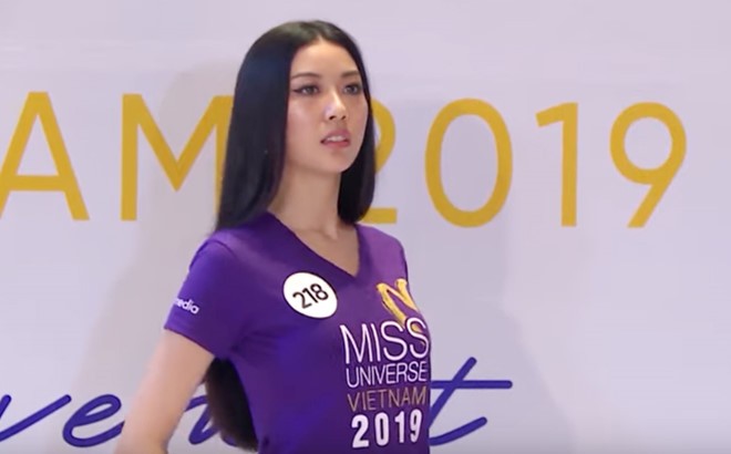 Thuy Van nga khi bit mat catwalk, lien tuc bi giam khao che-Hinh-2