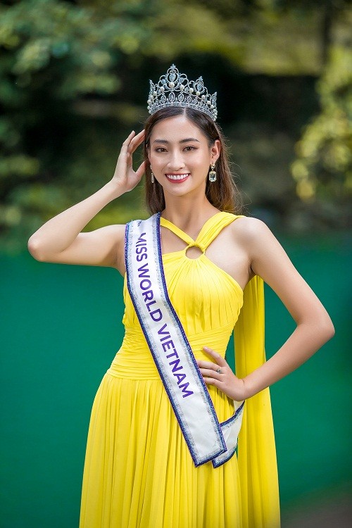 Miss World 2019 dang clip Luong Thuy Linh “ban” tieng Anh nhu gio-Hinh-10