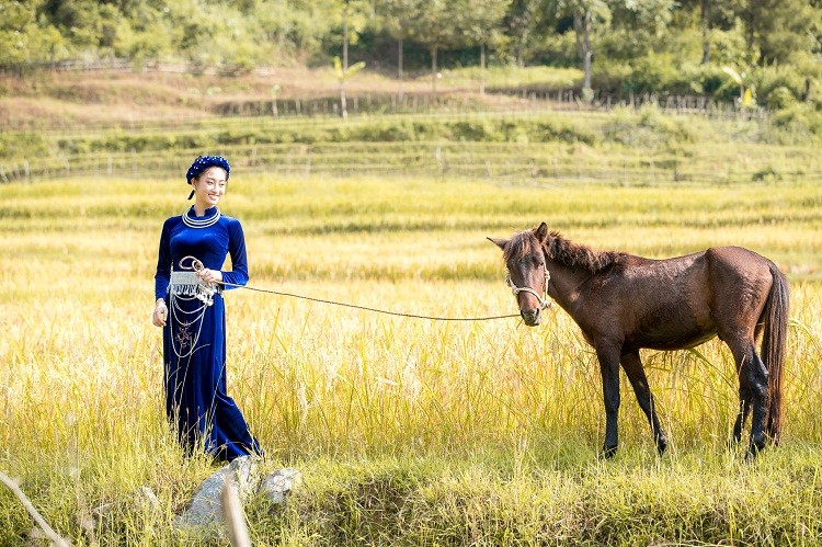 Miss World 2019 dang clip Luong Thuy Linh “ban” tieng Anh nhu gio-Hinh-4