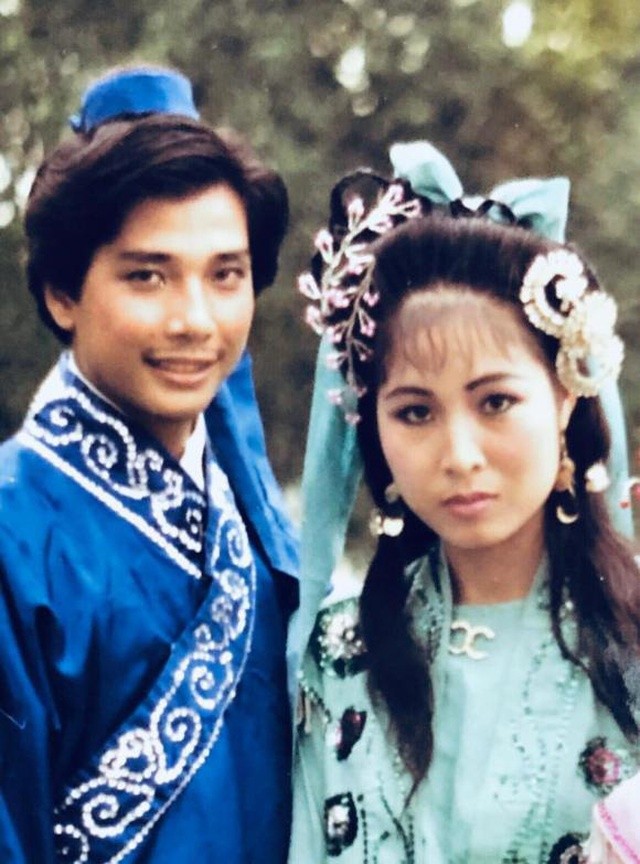 Hong Van - Le Tuan Anh ky niem 20 nam ngay cuoi, dan sao ho hoi chuc mung-Hinh-2