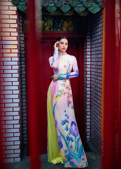 Hoa hau Tieu Vy dien ao dai don Tet dep me dam-Hinh-12