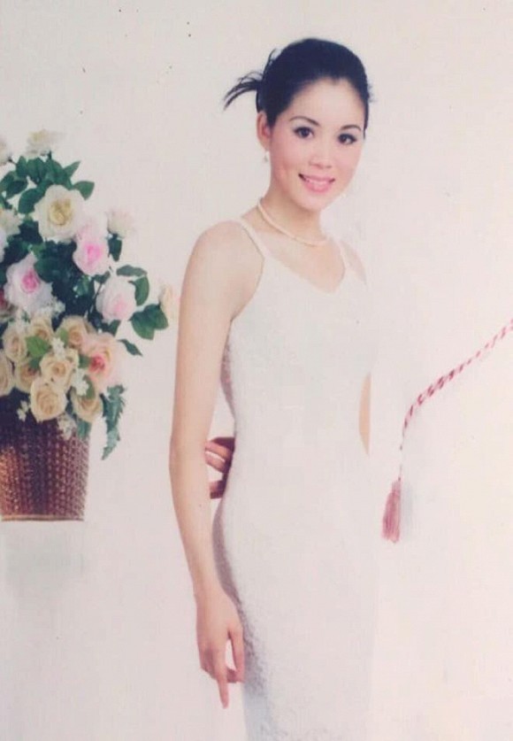 Vo MC Quyen Linh thoi tre qua xinh, bao sao sinh 2 con gai dep nhu hoa-Hinh-6