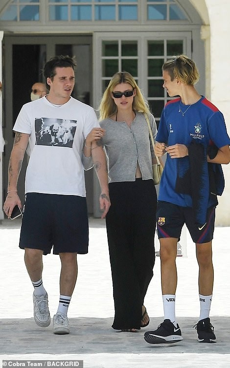 Gia dinh Beckham va con dau tuong lai di nghi duong o Italy-Hinh-5