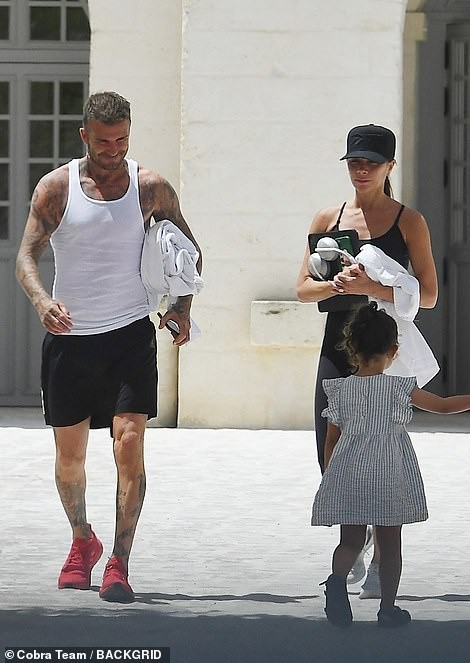 Gia dinh Beckham va con dau tuong lai di nghi duong o Italy