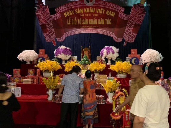 Nghe si mien Bac te tuu lam le gio To nghe san khau